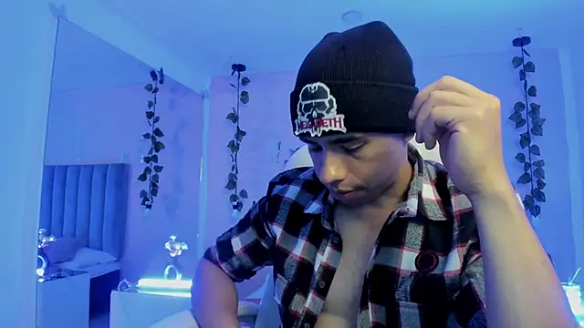 Snapshot of Muscle_Scott chatting on November 3, 12:28 pm Muscle Scott online show from November 3, 12:28 pm