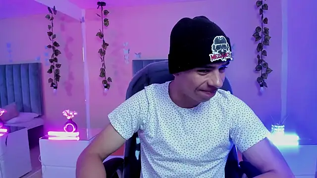 Snapshot of Muscle_Scott chatting on November 5, 12:49 pm Muscle Scott online show from November 5, 12:49 pm