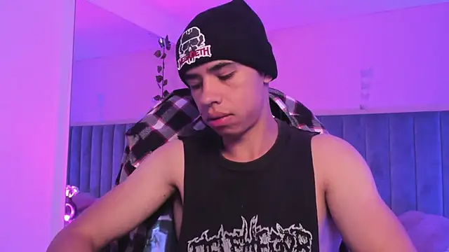 Snapshot of Muscle_Scott chatting on November 15, 12:45 pm Muscle Scott online show from November 15, 12:45 pm