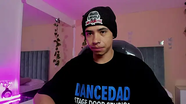 Snapshot of Muscle_Scott chatting on November 16, 1:39 pm Muscle Scott online show from November 16, 1:39 pm