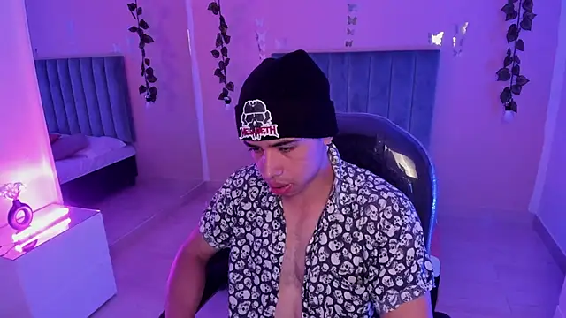 Snapshot of Muscle_Scott chatting on November 17, 12:33 pm Muscle Scott online show from November 17, 12:33 pm