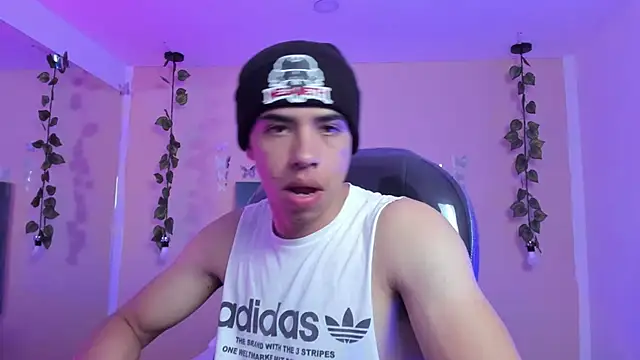 Snapshot of Muscle_Scott chatting on November 19, 12:49 pm Muscle Scott online show from November 19, 12:49 pm