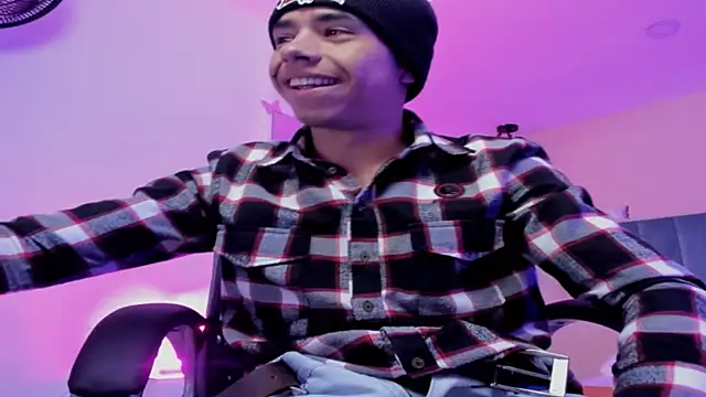 Snapshot of Muscle_Scott chatting on November 26, 12:50 pm Muscle Scott online show from November 26, 12:50 pm