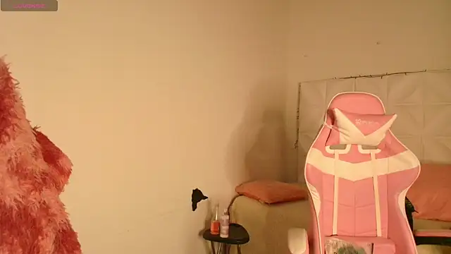 Snapshot of Abril1_gh chatting on December 1, 10:20 am Abril1 gh online show from December 1, 10:20 am