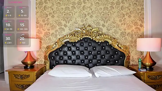 Snapshot of HatsaJones chatting on October 24, 3:36 am HatsaJones online show from October 24, 3:36 am