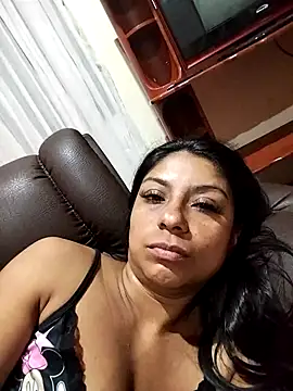 Snapshot of AnggelicaSwan21 chatting on December 15, 1:32 am AnggelicaSwan21 online show from December 15, 1:32 am