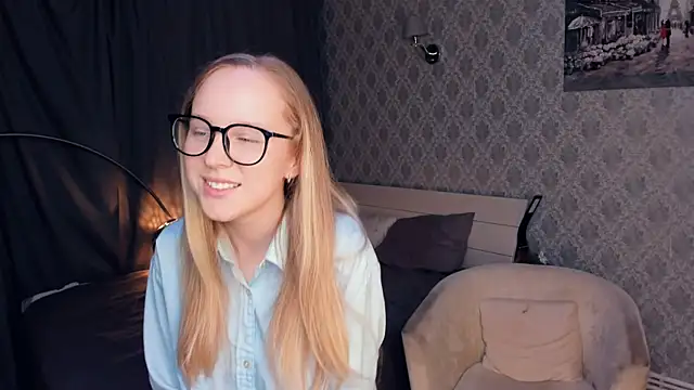 SoonMoor online show from October 9, 5:11 pm