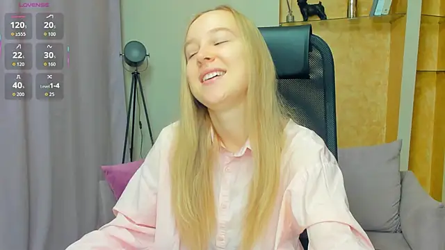 SoonMoor online show from November 24, 7:02 pm