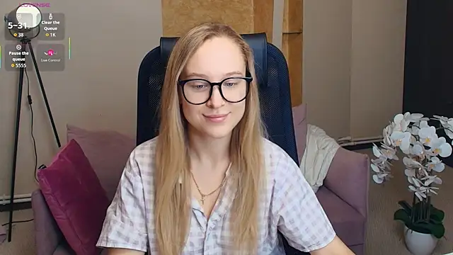 SoonMoor online show from December 4, 7:00 pm