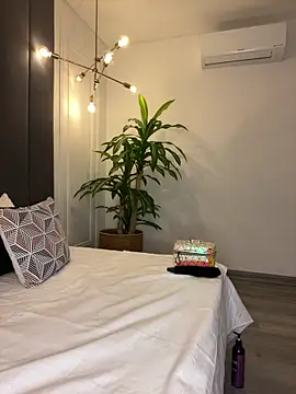 Snapshot of TiffanyyLam chatting on October 19, 3:01 pm TiffanyyLam online show from October 19, 3:01 pm