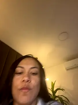 Snapshot of TiffanyyLam chatting on October 29, 11:12 am TiffanyyLam online show from October 29, 11:12 am