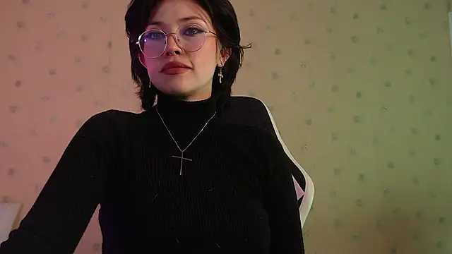 Snapshot of Ellyuwuw chatting on December 17, 12:05 am Ellyuwuw online show from December 17, 12:05 am