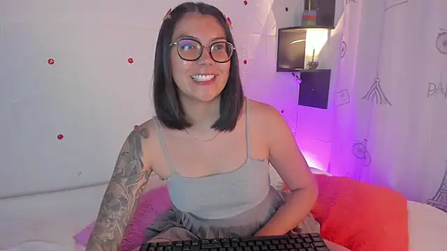 Snapshot of LolaXXXperience chatting on September 9, 11:10 am LolaXXXperience online show from September 9, 11:10 am