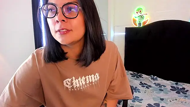 Snapshot of LolaXXXperience chatting on September 17, 11:12 am LolaXXXperience online show from September 17, 11:12 am