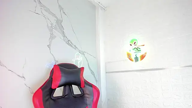 Snapshot of LolaXXXperience chatting on October 22, 11:32 am LolaXXXperience online show from October 22, 11:32 am