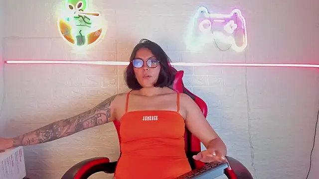 Snapshot of LolaXXXperience chatting on November 15, 11:40 am LolaXXXperience online show from November 15, 11:40 am