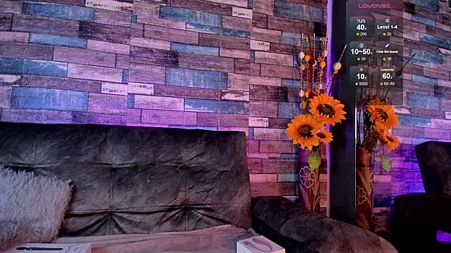 Snapshot of LolaXXXperience chatting on December 3, 11:52 am LolaXXXperience online show from December 3, 11:52 am