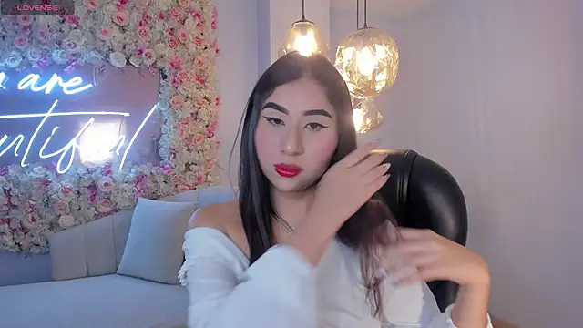 Snapshot of MayaMoretti_ chatting on October 21, 3:29 am MayaMoretti online show from October 21, 3:29 am