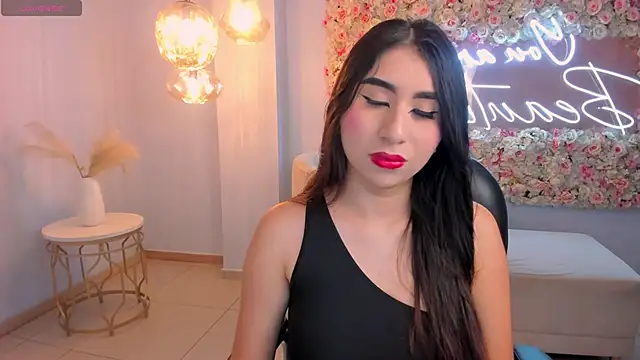Snapshot of MayaMoretti_ chatting on October 22, 4:02 am MayaMoretti online show from October 22, 4:02 am