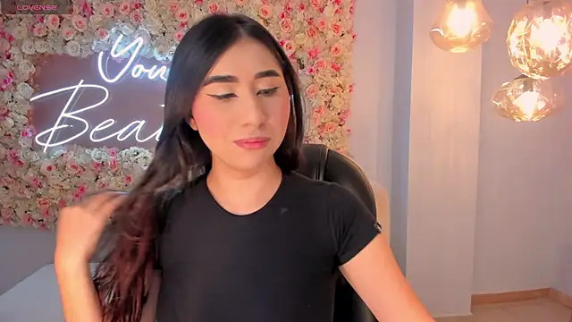Snapshot of MayaMoretti_ chatting on October 23, 3:39 am MayaMoretti online show from October 23, 3:39 am