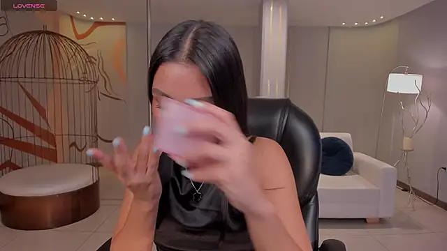 NinaBlum online show from November 27, 5:09 am