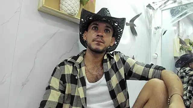 Snapshot of EthanGrey chatting on October 22, 11:32 am EthanGrey online show from October 22, 11:32 am