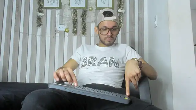 Snapshot of EthanGrey chatting on December 20, 11:17 am EthanGrey online show from December 20, 11:17 am