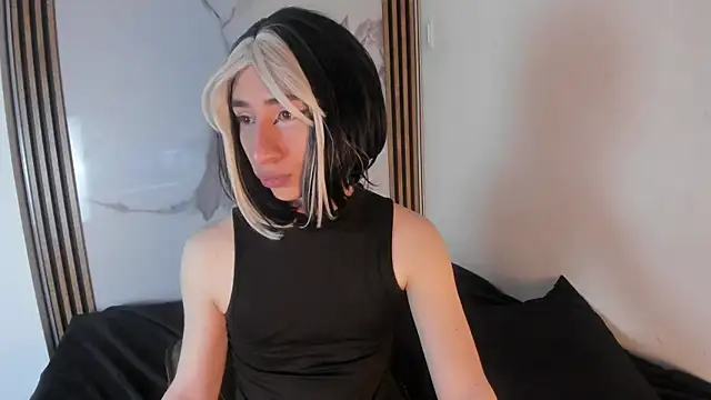 Snapshot of Charlottee_slave chatting on September 28, 2:17 am Charlottee slave online show from September 28, 2:17 am