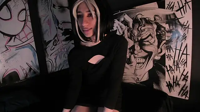 Snapshot of Charlottee_slave chatting on October 1, 2:28 am Charlottee slave online show from October 1, 2:28 am
