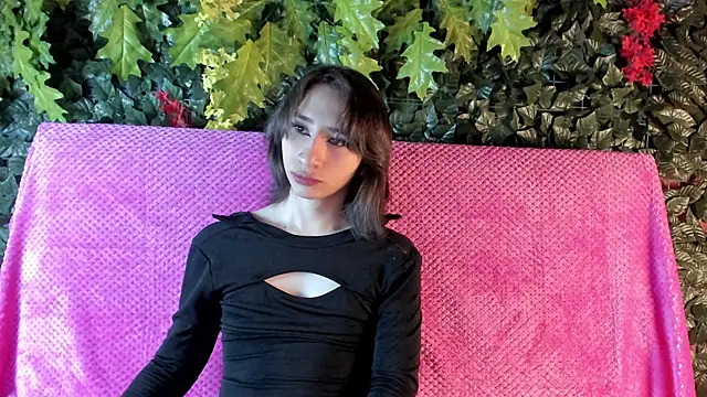 Snapshot of Charlottee_slave chatting on October 16, 2:56 am Charlottee slave online show from October 16, 2:56 am