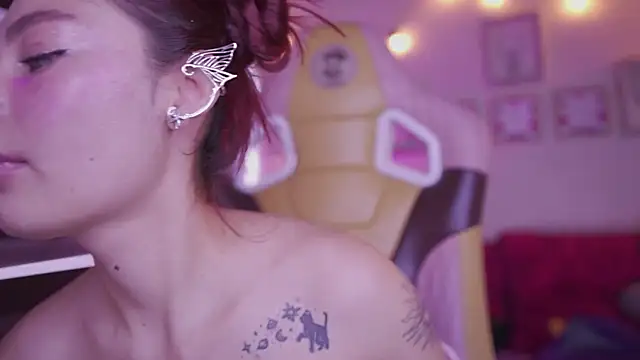 Snapshot of Rebecah_1 chatting on November 27, 3:58 pm Rebecah 1 online show from November 27, 3:58 pm