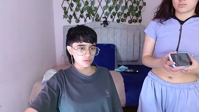 Snapshot of Britney_thx chatting on December 16, 1:10 am Britney thx online show from December 16, 1:10 am