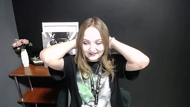 Snapshot of Mystic_nikole chatting on September 11, 12:38 pm Mystic nikole online show from September 11, 12:38 pm
