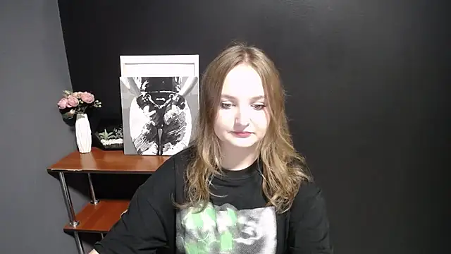 Snapshot of Mystic_nikole chatting on September 15, 1:33 pm Mystic nikole online show from September 15, 1:33 pm