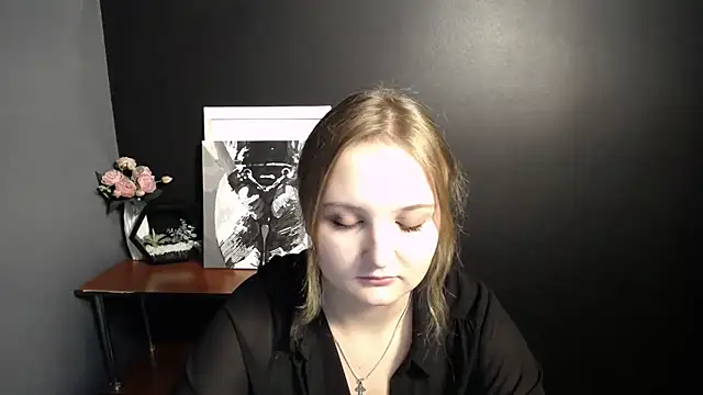 Snapshot of Mystic_nikole chatting on October 8, 12:14 pm Mystic nikole online show from October 8, 12:14 pm
