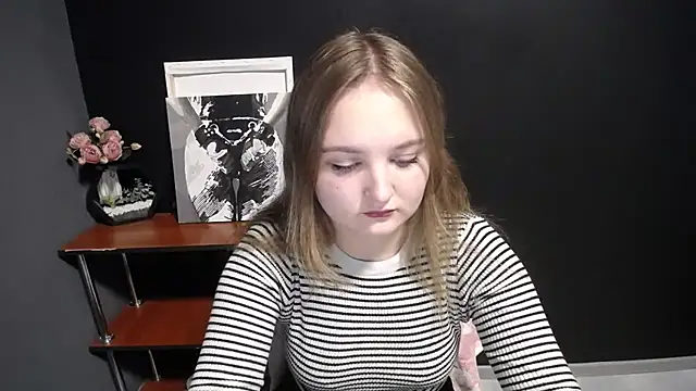 Snapshot of Mystic_nikole chatting on October 22, 12:16 pm Mystic nikole online show from October 22, 12:16 pm