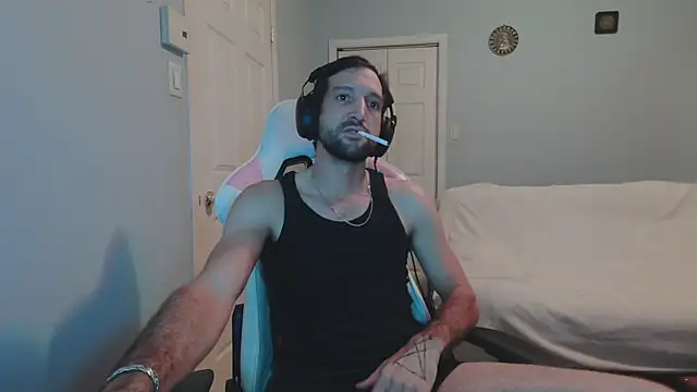 Snapshot of Ardokks chatting on December 17, 1:22 am Ardokks online show from December 17, 1:22 am