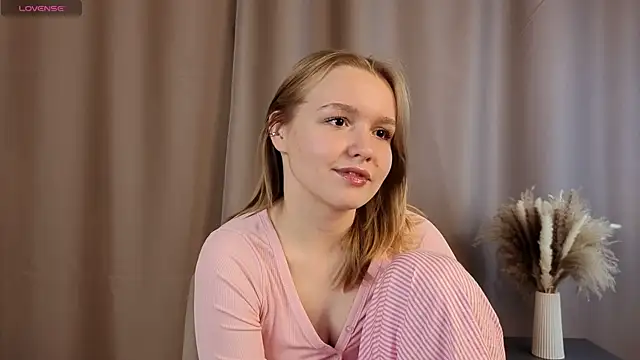 Snapshot of VinnieSerrano chatting on October 18, 2:07 pm VinnieSerrano online show from October 18, 2:07 pm