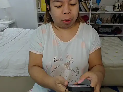 queengreatdivats01 online show from April 16, 2:56 am