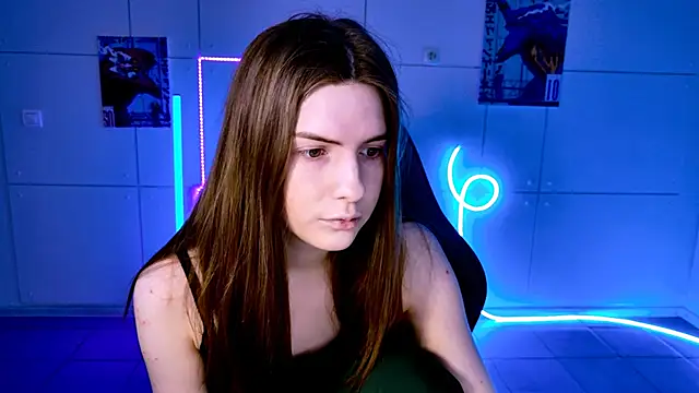 Snapshot of AliceCUNTach chatting on October 3, 5:04 am AliceCUNTach online show from October 3, 5:04 am