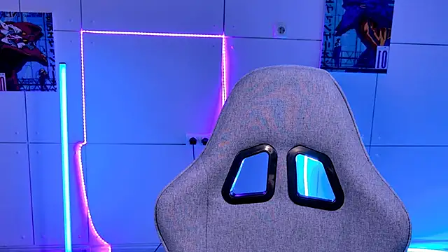 Snapshot of AliceCUNTach chatting on October 4, 5:05 am AliceCUNTach online show from October 4, 5:05 am