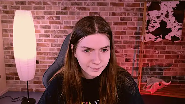 Snapshot of AliceCUNTach chatting on November 6, 5:08 am AliceCUNTach online show from November 6, 5:08 am