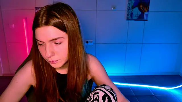 Snapshot of AliceCUNTach chatting on November 12, 5:08 am AliceCUNTach online show from November 12, 5:08 am