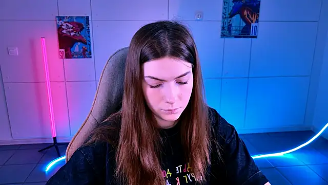 Snapshot of AliceCUNTach chatting on November 14, 5:06 am AliceCUNTach online show from November 14, 5:06 am