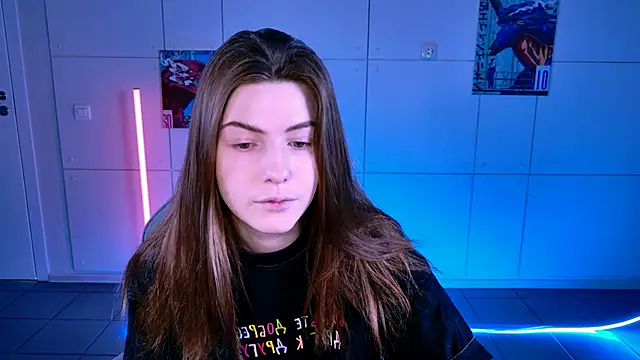 Snapshot of AliceCUNTach chatting on November 16, 5:02 am AliceCUNTach online show from November 16, 5:02 am