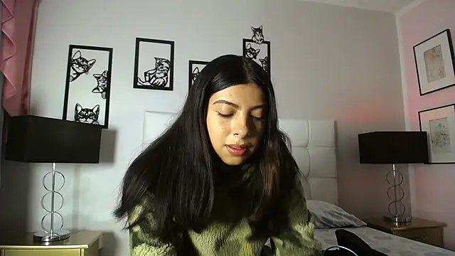 Maia Reficco online show from October 28, 12:30 pm