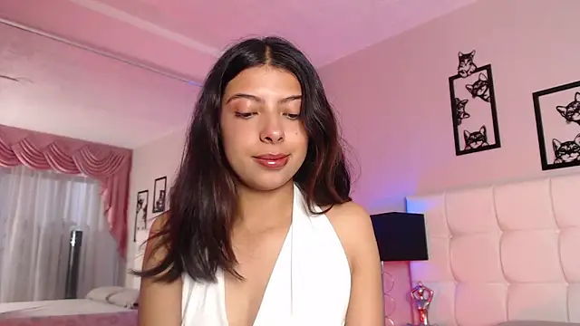 Maia Reficco online show from November 13, 1:10 pm