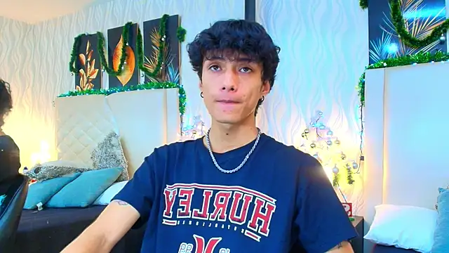 Snapshot of Lean_Portman chatting on December 15, 10:03 pm Lean Portman online show from December 15, 10:03 pm