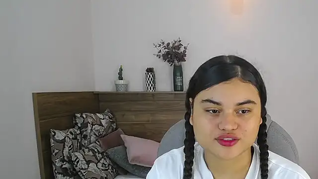 Miabloomm  online show from October 10, 2:54 am