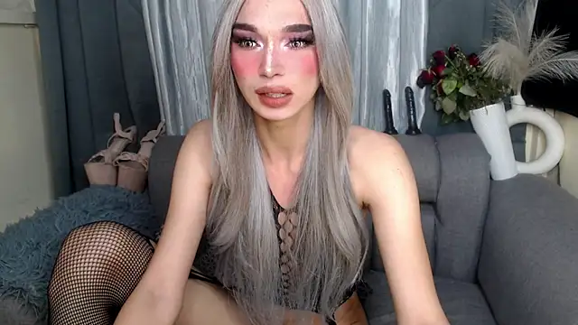 Snapshot of MISTRESSMonica_xxx chatting on October 13, 8:42 pm MISTRESSMonica xxx online show from October 13, 8:42 pm